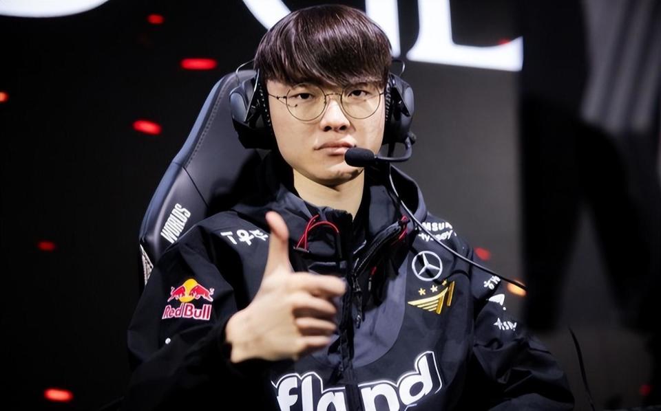 HLTV最新世界排名：NaVi领跑年终