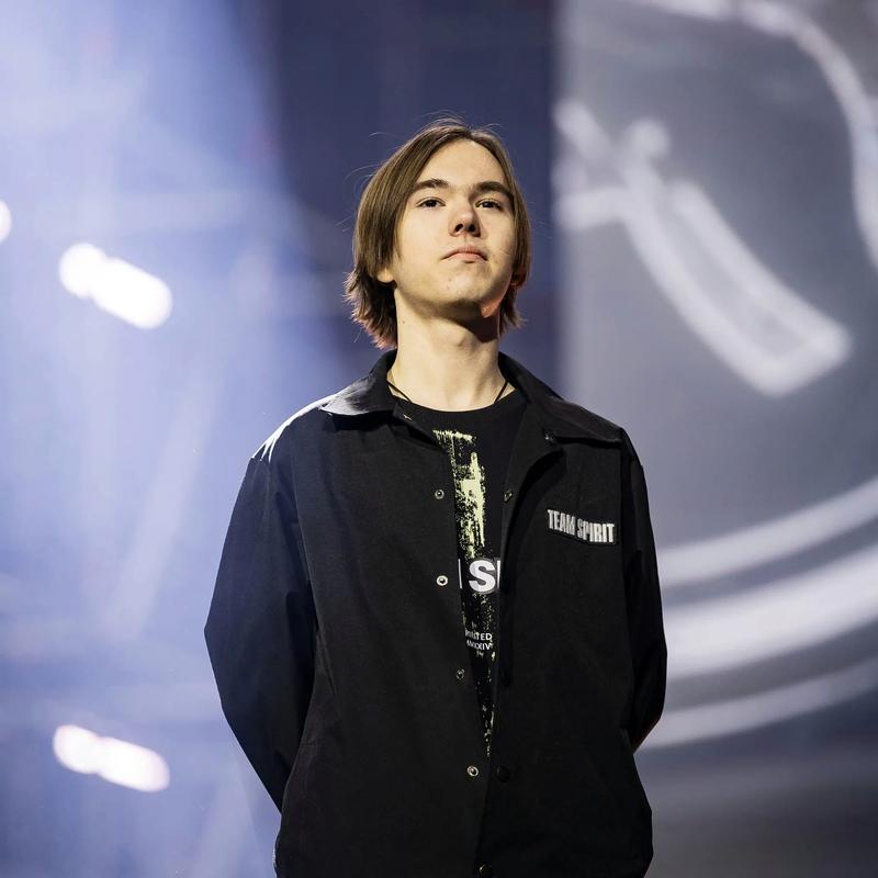 夏季常规赛收官首战 RNG对阵LGD谁能带走胜利