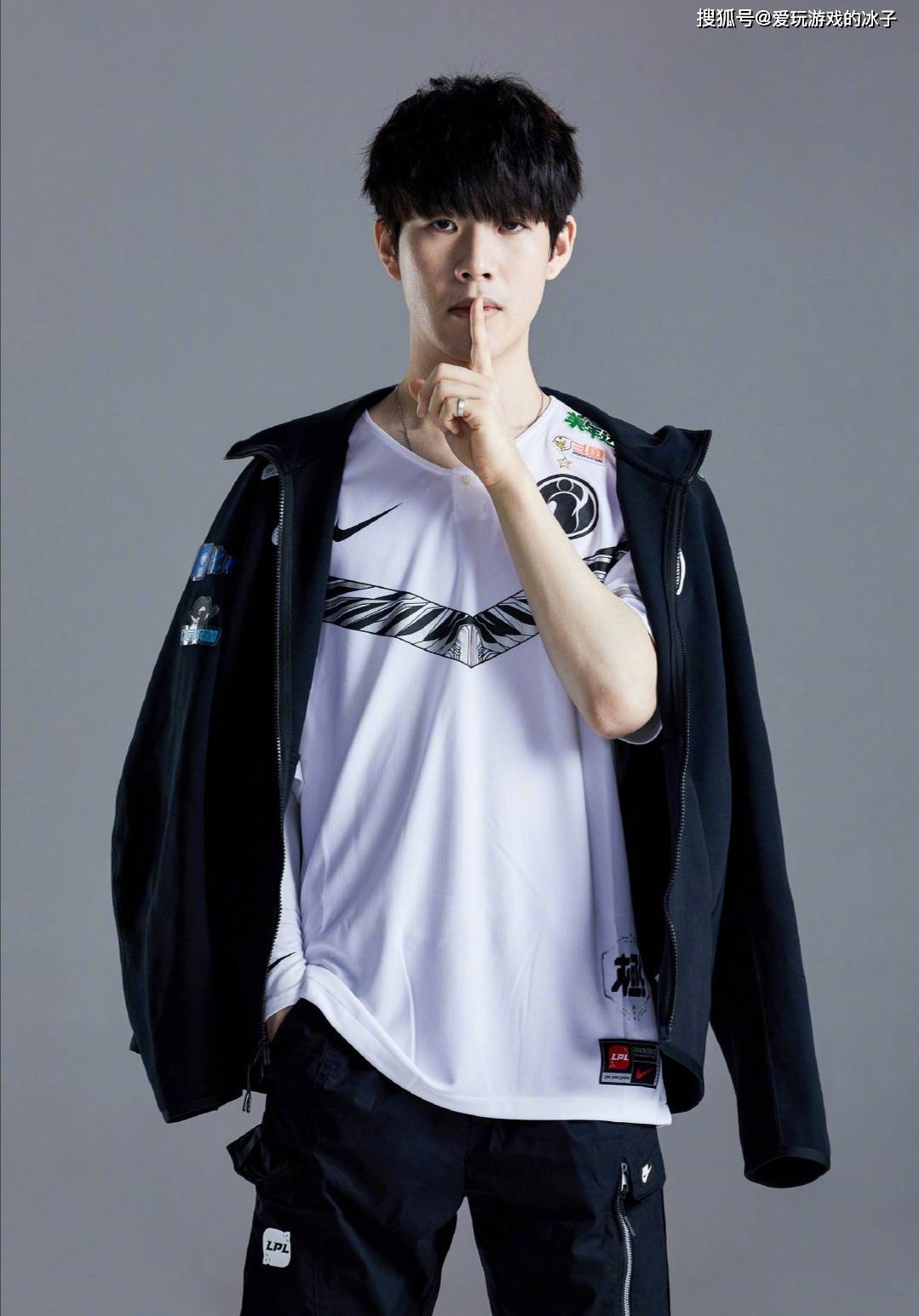 T1 宣布 Gumayusi 离队 — Peyz 可能加入队伍